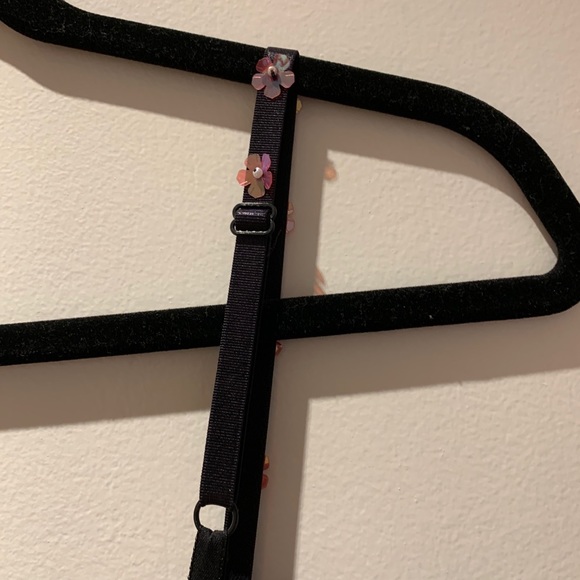 Beautiful dress - Picture 2 of 6